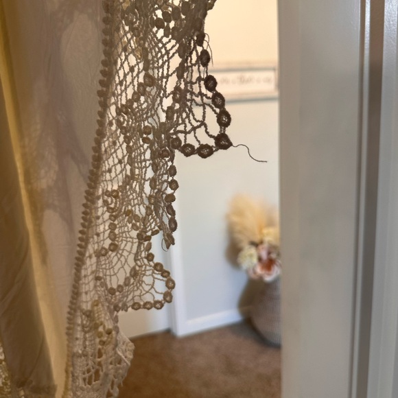 POL One Size Lace Overlay - Picture 5 of 11